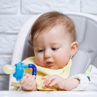 bebe manipule grignoteuse bebe