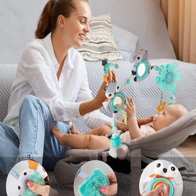 maman joue avec mobile musical bebe installe cosy