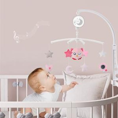 mobile bebe capte le regard de bebe