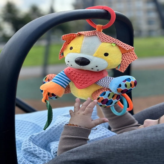 peluche hochet lion accroche siege bebe