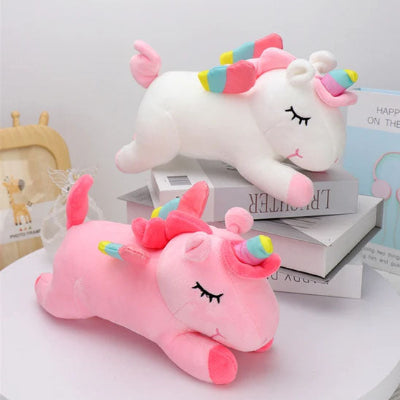 peluche licorne blanche et rose sur presentoire