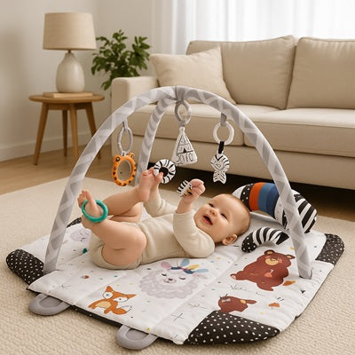 tapis d eveil bebe salon bebe joue hochets suspendus