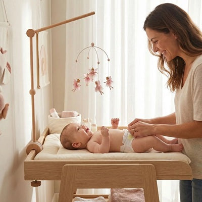 Support en bois pour mobile installe table maman lange bebe