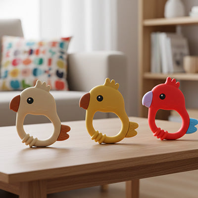 anneau dentition bebe jaune rouge blanc poses table salon