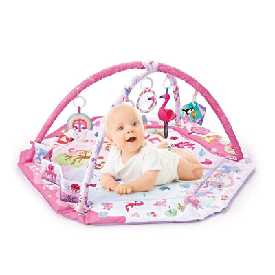 bebe allonge sur tapis de jeu bebe