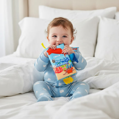 bebe assis lit met en bouche livre bebe en tissus