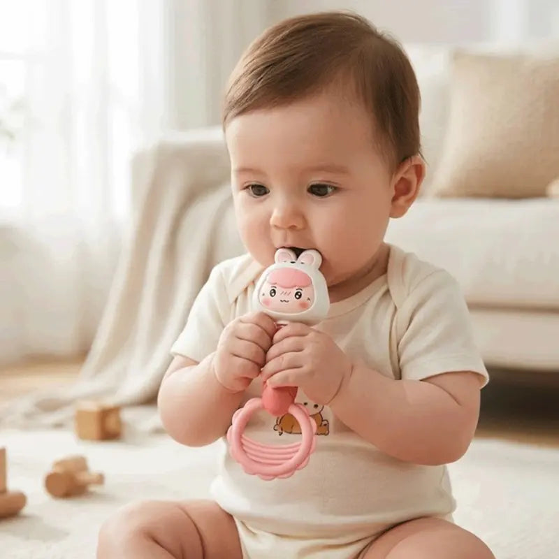 bébé assis mordille oreilles lapin hochet bébé