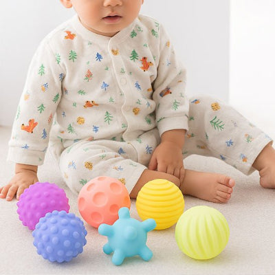 bebe assis observe jouet bebe 1 an balles multicolors