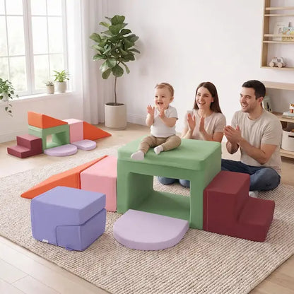 bébé assis parcours motricité bébé frappe mains parents aussi