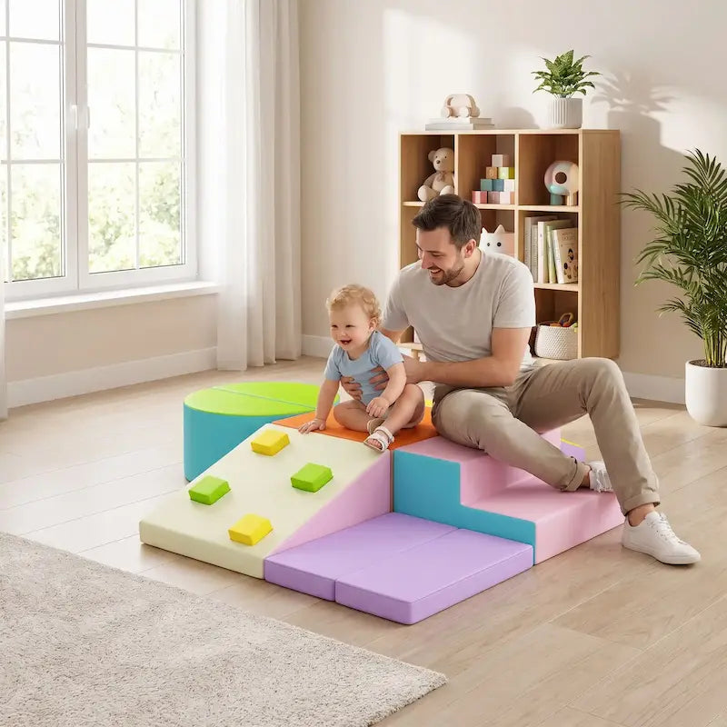 bébé assis parcours motricité bébé papa tient bébé
