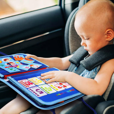 bebe assis siege auto voiture regarde busy board bebe