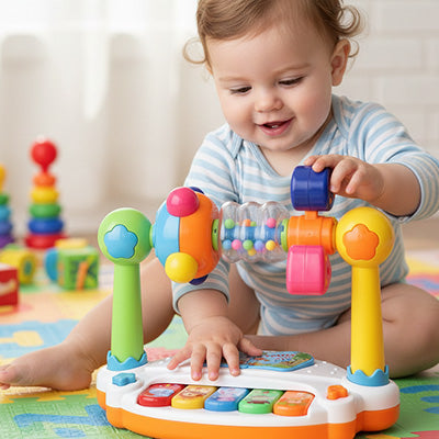 bebe assis tapis joue avec jouet eveil bebe piano