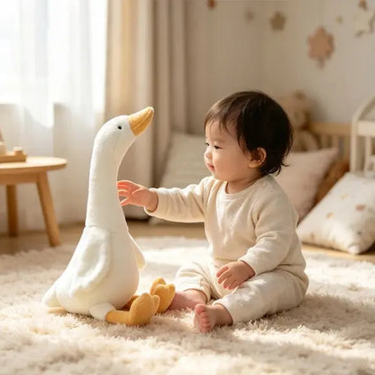 bébé assis tapis touche peluche bebe oie blanc