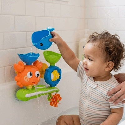 bebe bain coupelle verse eau dans jouet baignoire bebe