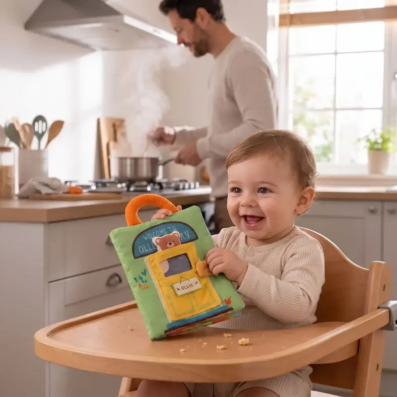 bébé chaise haute regarde 
livre bebe en tissus papa cuisine