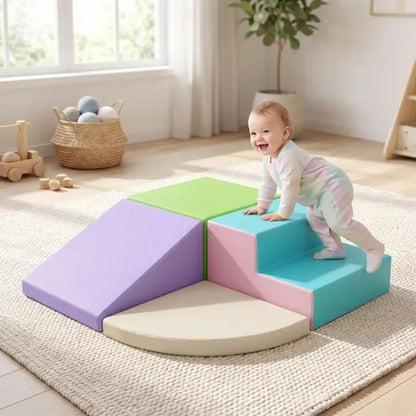 bébé debout mains marches parcours motricité bebe