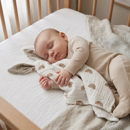 bébé dort berceau sur cote doudou bebe bras