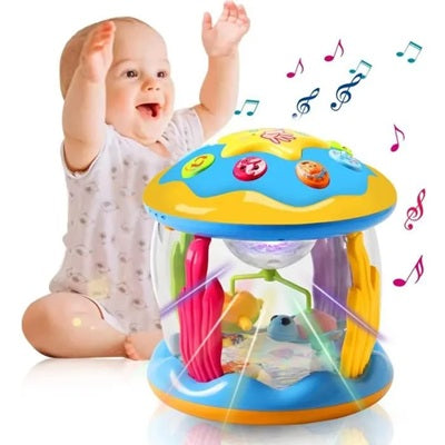 bebe heureux avec jouet bebe tortue