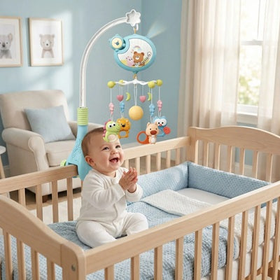 bebe heureux berceau frappe mains regarde mobile bebe ourson