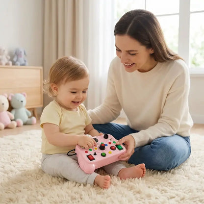 bebe maman assis tapis chambre jouent busy board bebe rose
