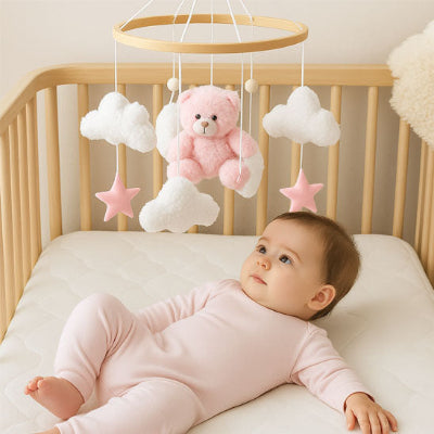 bebe regarde mobile bebe ourson rose