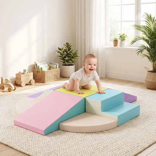 bébé souriant quatre pattes parcours motricité bebe pastel