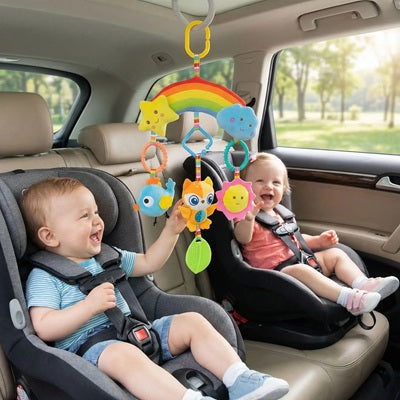 deux bebes assis chacun siege auto joue hochet bebe voiture