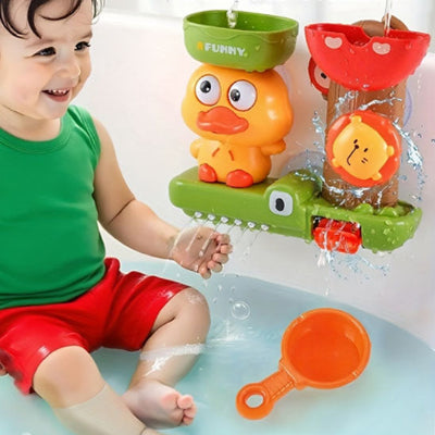 enfant baignoire regarde jouet de bain bebe main sous cascade