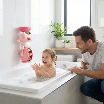 enfant bain tape mains jouet baignoire bebe mur papa regarde