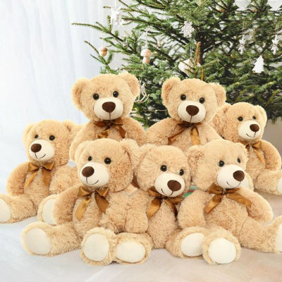 famille ours beige placee pres sapin ours en peluche