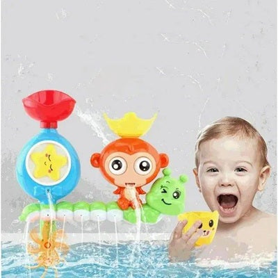 garcon joyeux dans bain avec jouet baignoire bebe