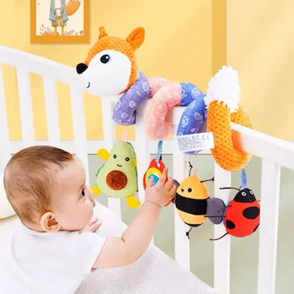 hochet enroulé autour barreau berceau bébé touche éléments suspendus