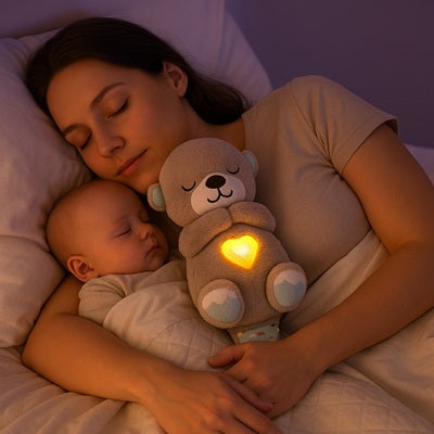 maman et bebe dorment avec peluche loutre qui respire