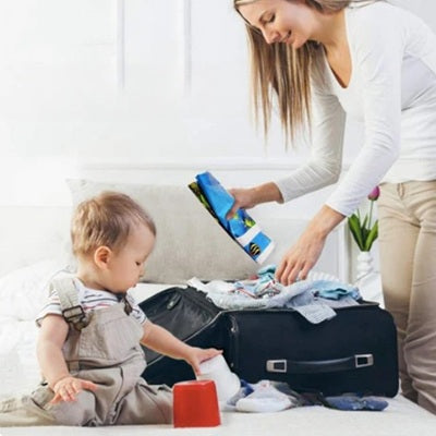 maman range sa valise avec tapis d eau bebe plie