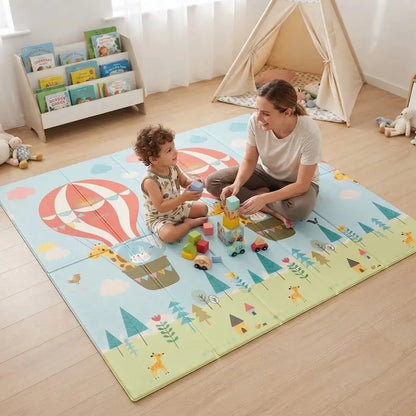 maman tout petit jouent ensemble tapis motricité bébé