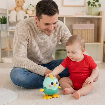 papa bébé assis tapis touche jouet bebe poussin vert