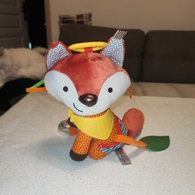 peluche hochet renard pose table salon