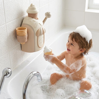petit garcon dans bain mousse joue jouet baignoire pour bebe