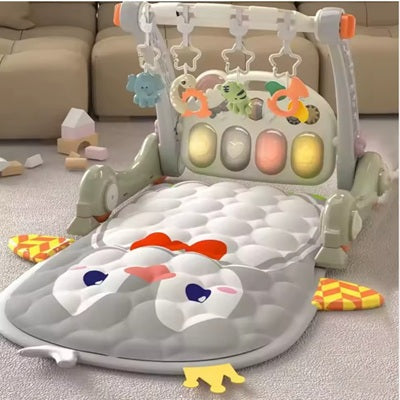 tapis d activite bebe pose devant canape